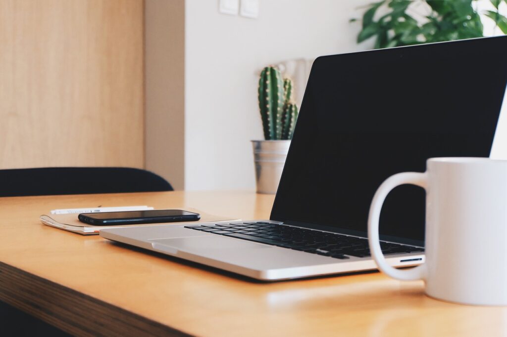 szybkie i profesjonalne wypełnianie płatnych ankiet online za pomocą laptopa